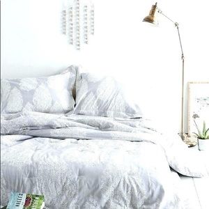 Plum & Bow lavender duvet/sham set for Twin XL